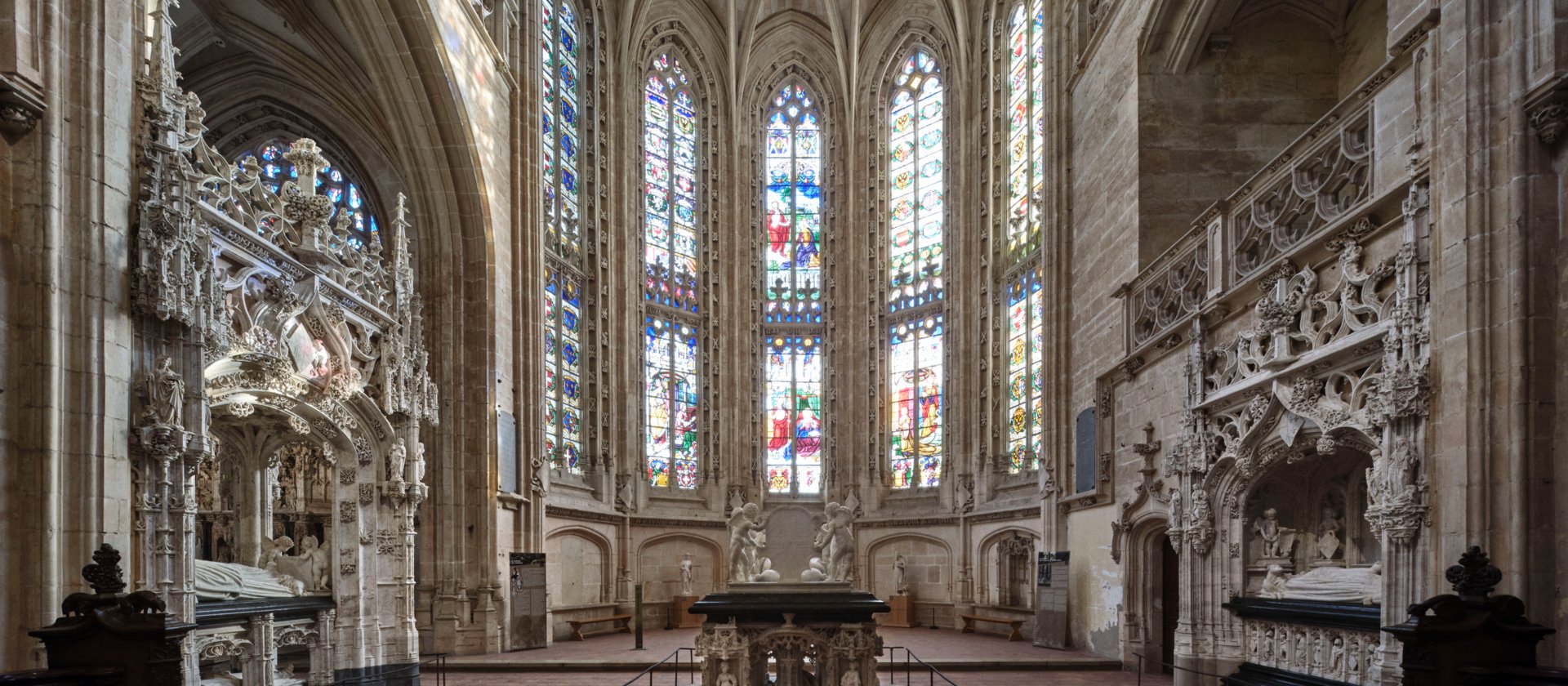 ⛪ 브루 왕립 수도원 (모나스테르 루아얄 드 브루)